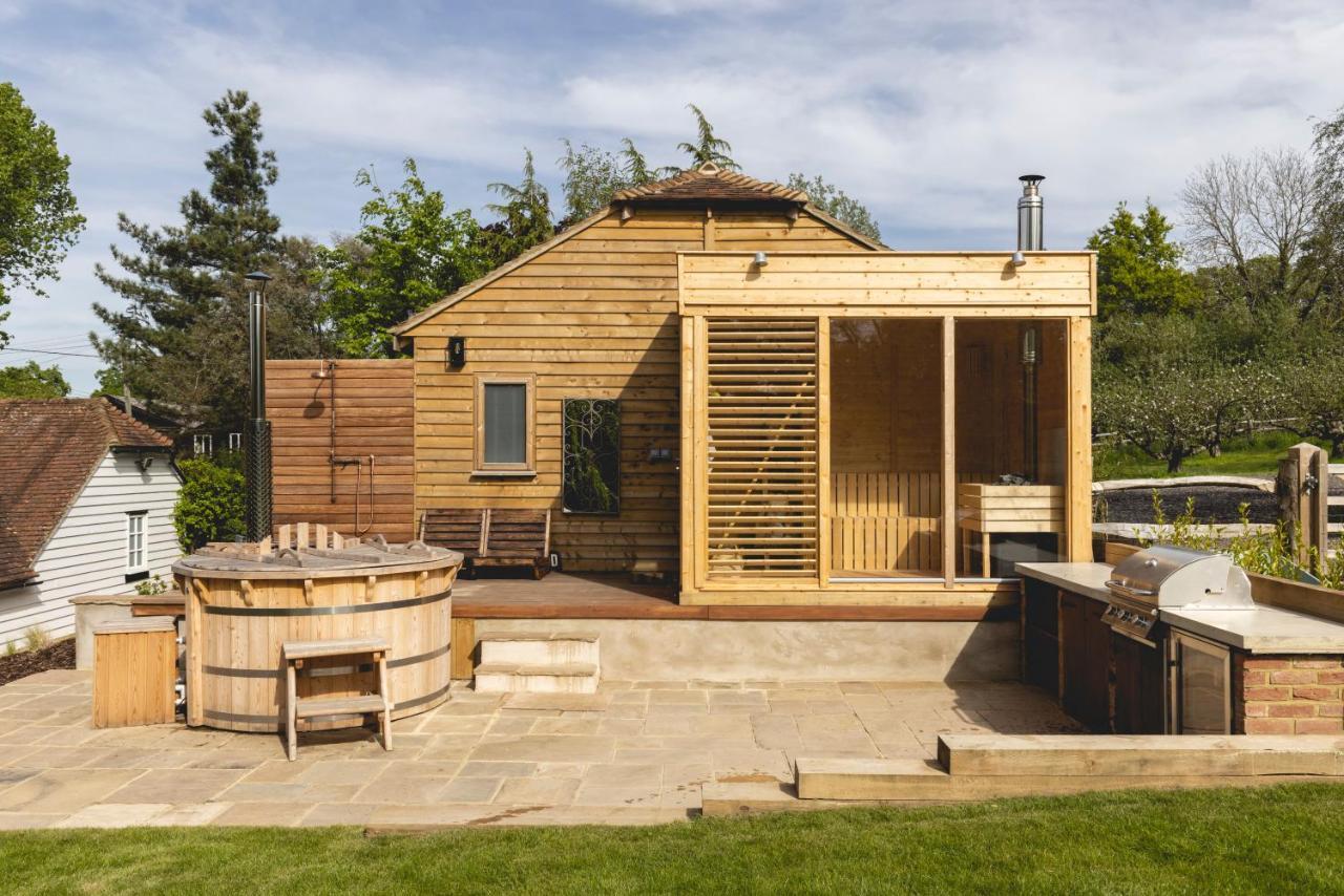 Cosy Cottage With Beautiful Garden, Hottub & Sauna Marden  Exterior foto